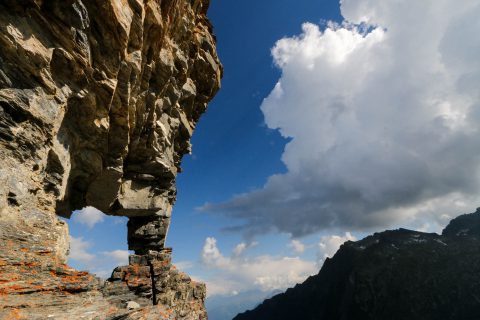 Oeil dans la montagne